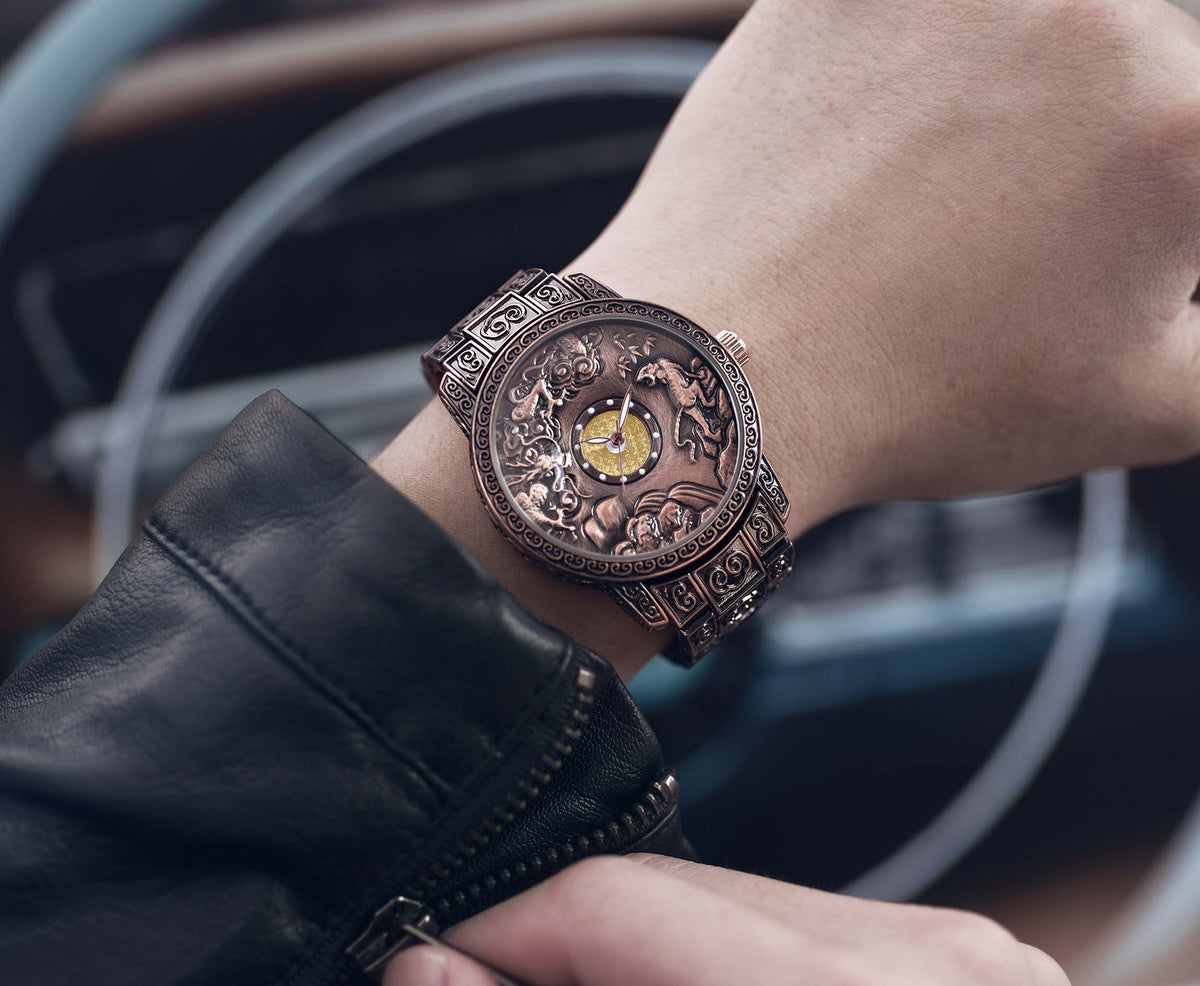 Vintage Engraved Dial Quartz Watch for Men